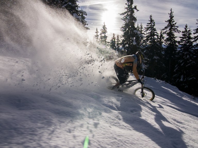 Man Forgets Snowboard – video