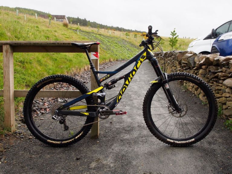 Pro Bikes @Tweedlove: Damien Oton’s Devinci Spartan