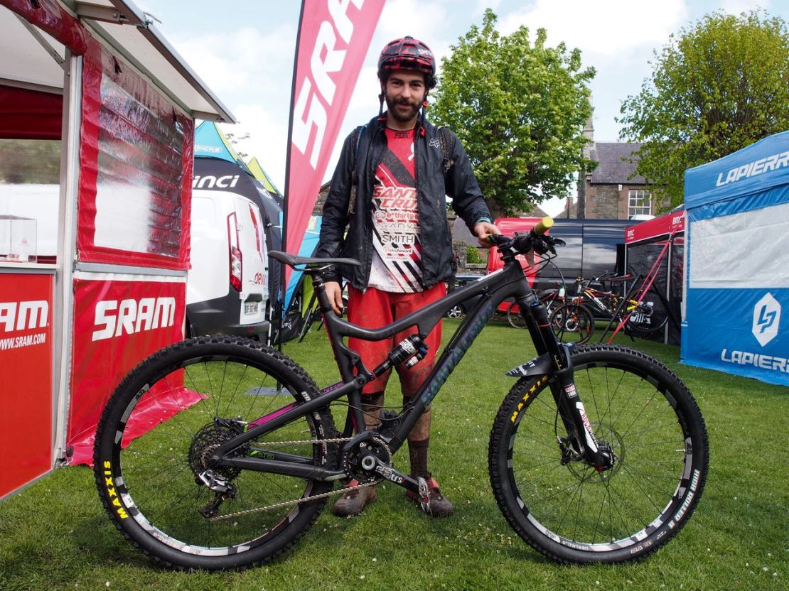 Pro Bikes @Tweedlove: Iago Gary’s Santa Cruz Bronson
