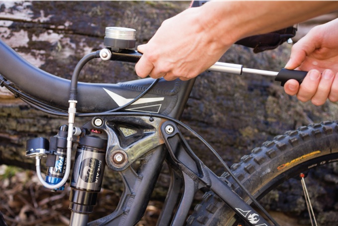 Buyers Guide to the Best Mountain Bike Shock Pumps