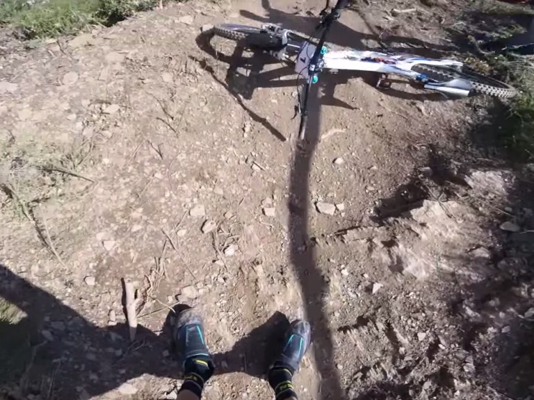 Gee Atherton Crash at World Champs (VIDEO)