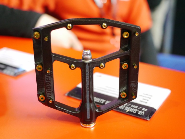 Eurobike 2015: VP Components, Progrip, Supernova