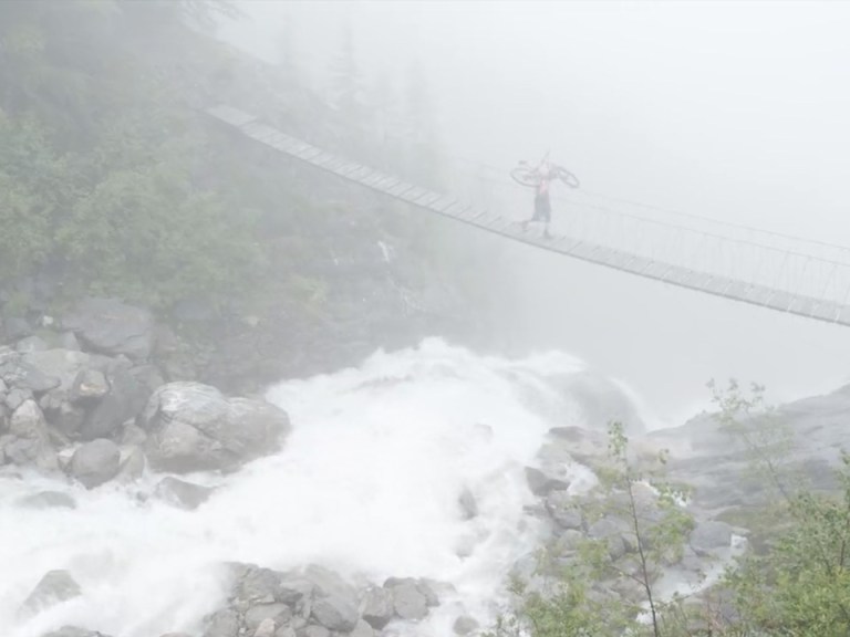 Video: Kilian Bron rides Switzerland, France, Italy