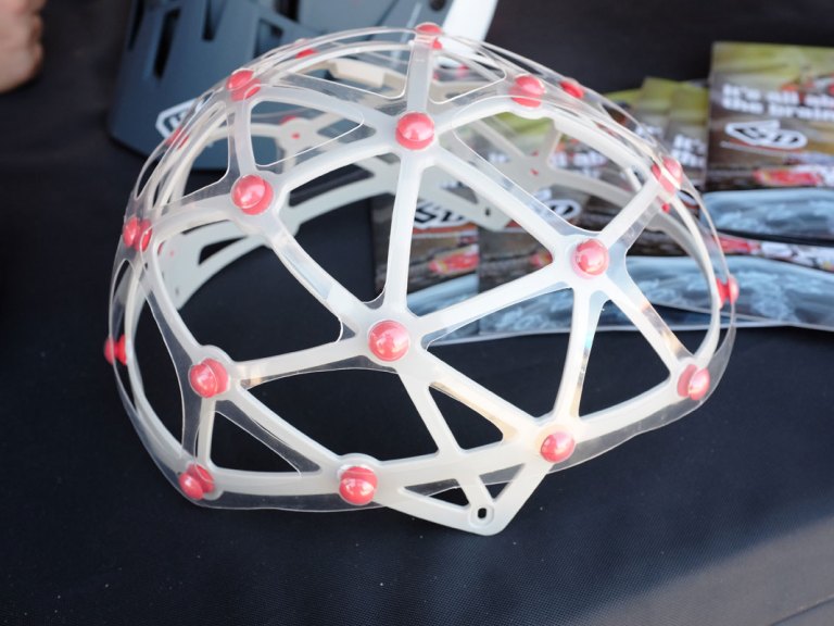 Sea Otter 2016: 6D Helmets