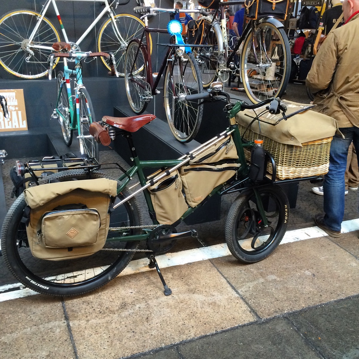 Hugh Fearnley-Whittingstall Sven foraging bike