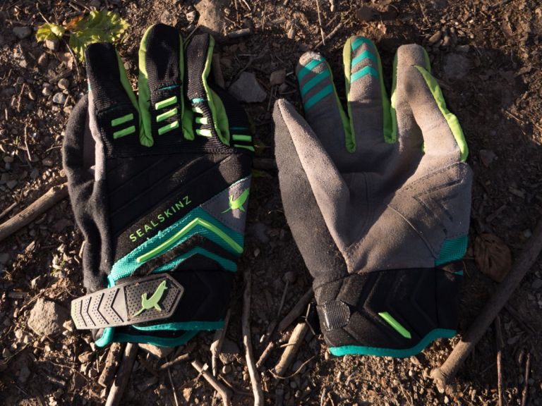 Review: Sealskinz Dragon Eye Trail Gloves