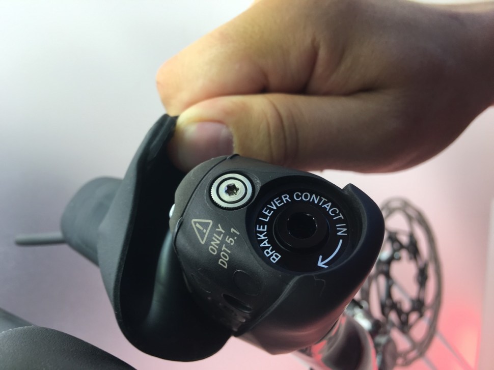 SRAM Red eTap HRD Brakes