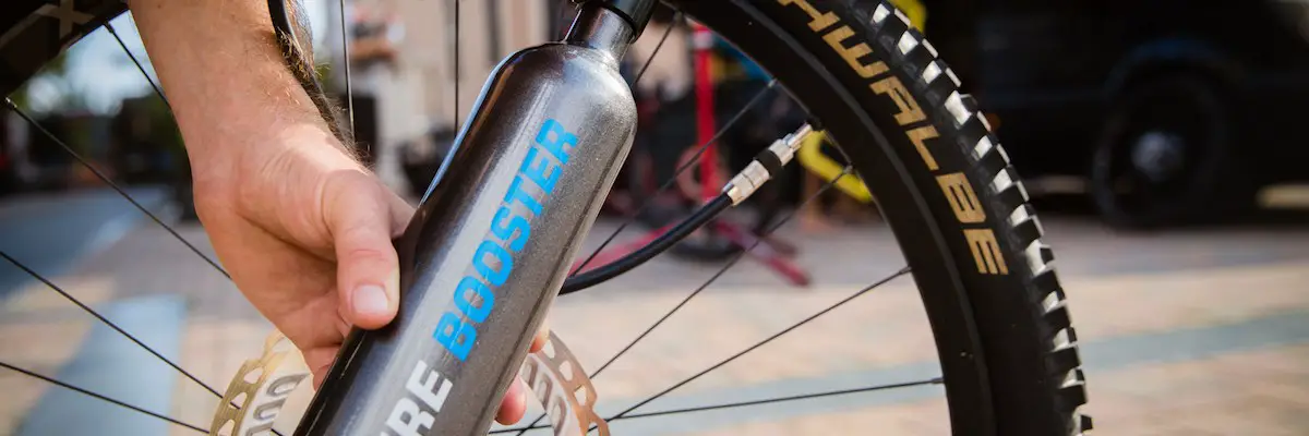 schwalbe airshot tubeless tyre pump air booster