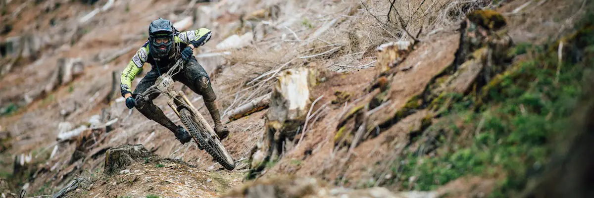 british enduro series tweed valley full face jump rad