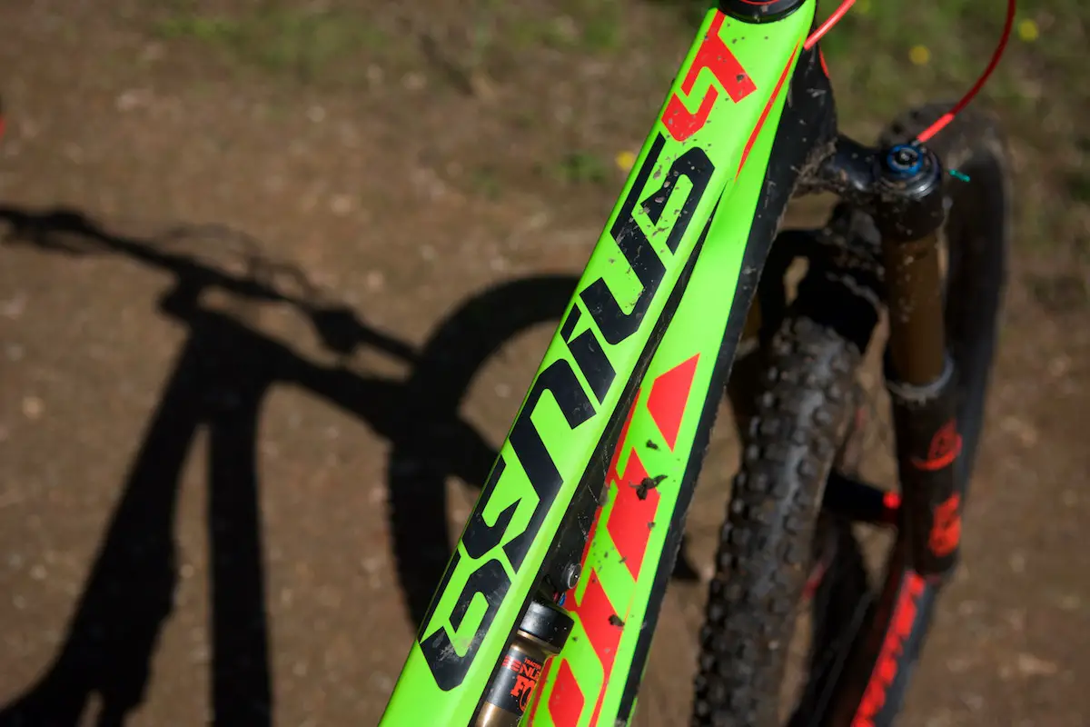 scott genius lt enduro 27.5 carbon fox kashima fluoro green barney grouptest issue magazine 107