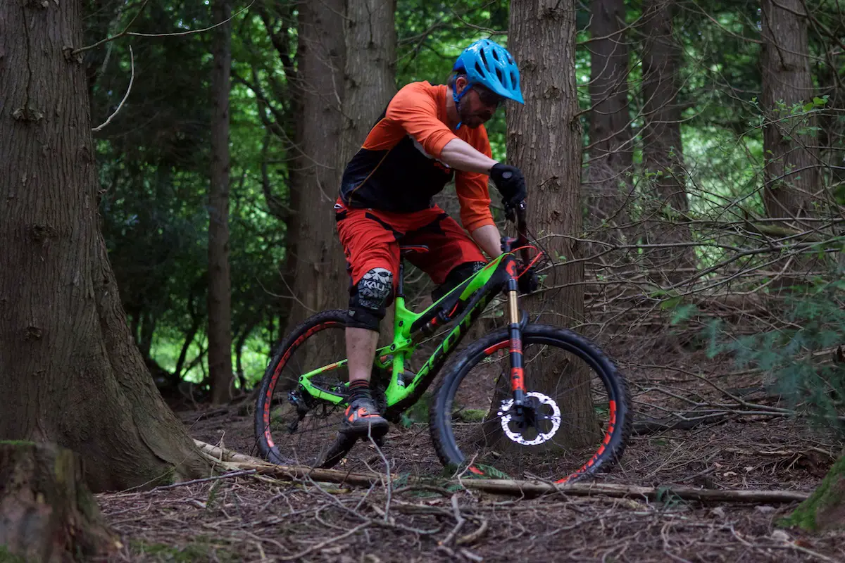 scott genius lt enduro 27.5 carbon fox kashima fluoro green barney grouptest issue magazine 107