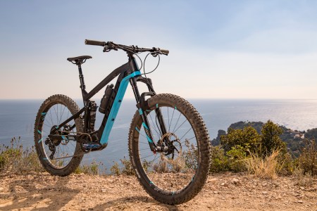 focus jam emtb ebike nice france rocky dry dusty pike rockshox steps shimano e8000 motor battery electronic pedal assist