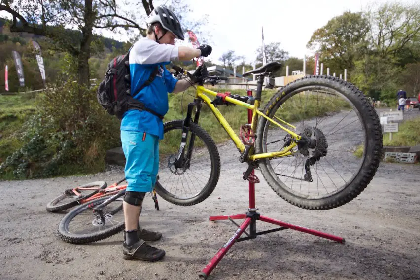 saggle suspension setup fork rst rogue fork grouptest pike stif morf whyte t130 bikepark wales