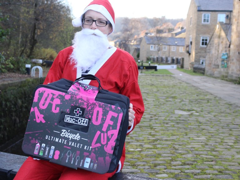 Gift Giveaway: Christmas Countdown Day 4