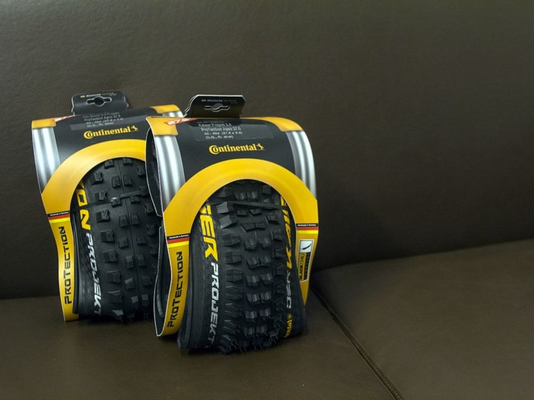 Gift Giveaway: Christmas Countdown Day 8