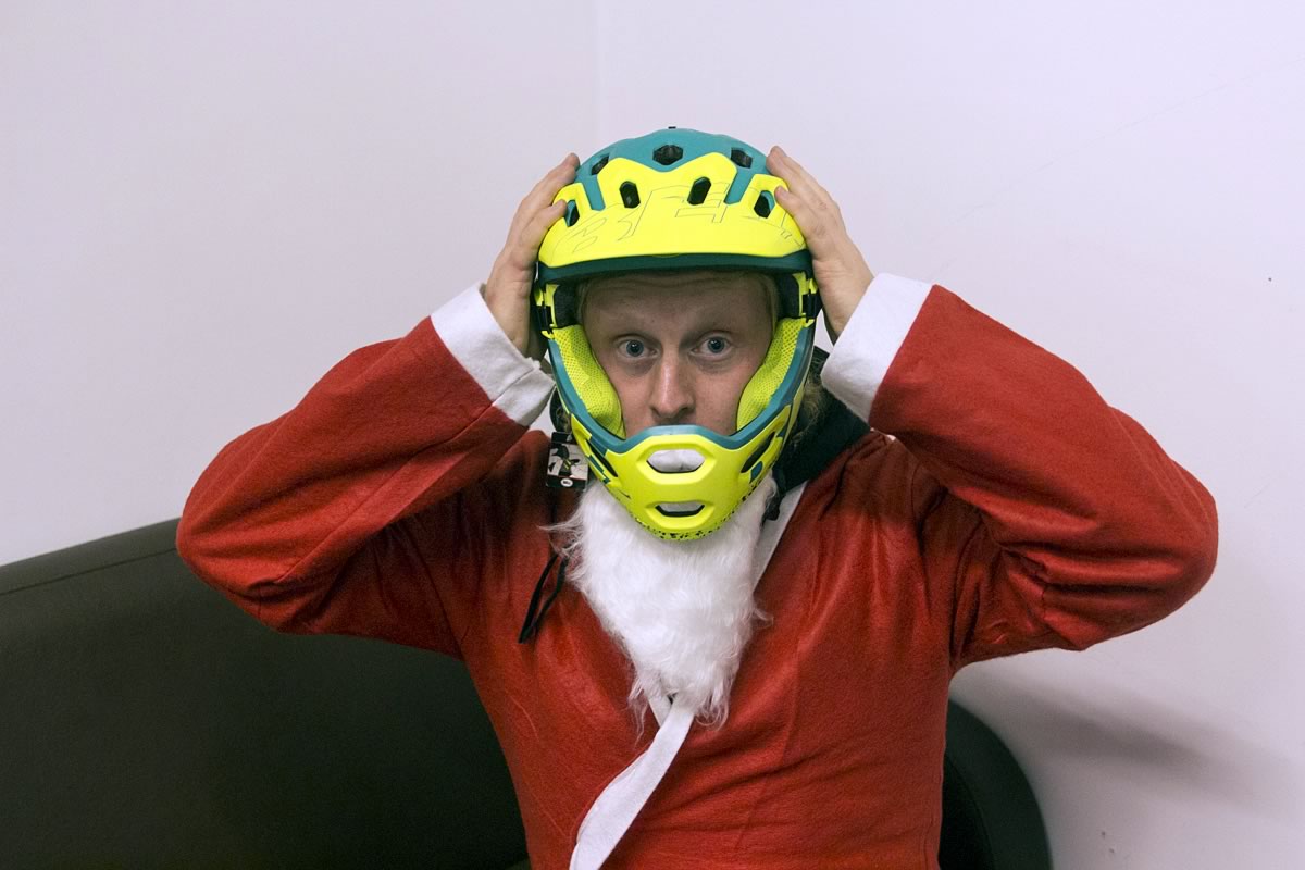 Gift Giveaway: Christmas Countdown Day 6