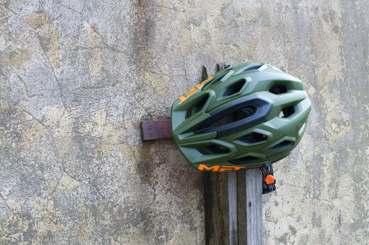 trail helmet barney marsh group test 7idp met bluegrass poc o'neal bell lazer giro kask