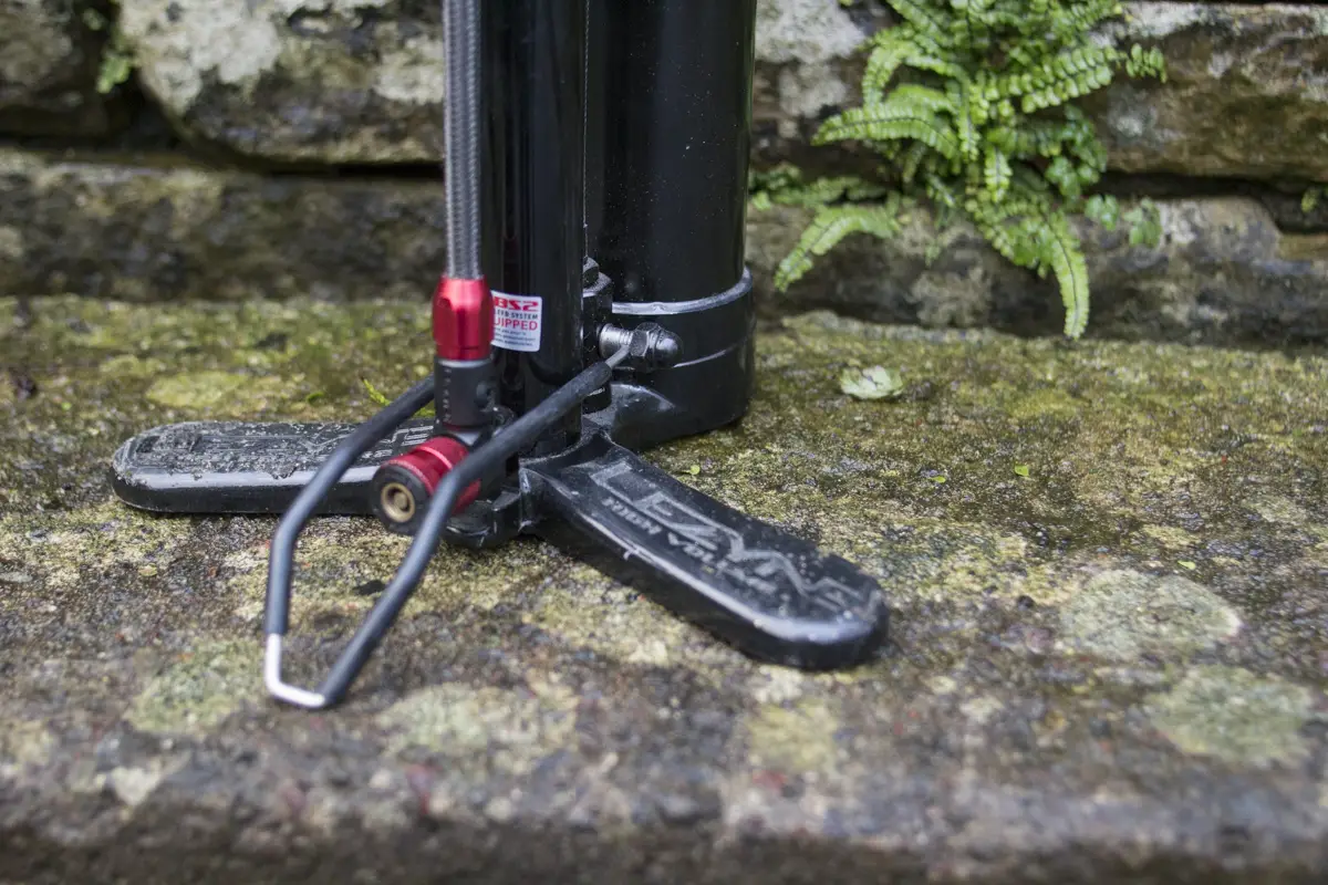 lezyne digital pressure gauge pump tubeless