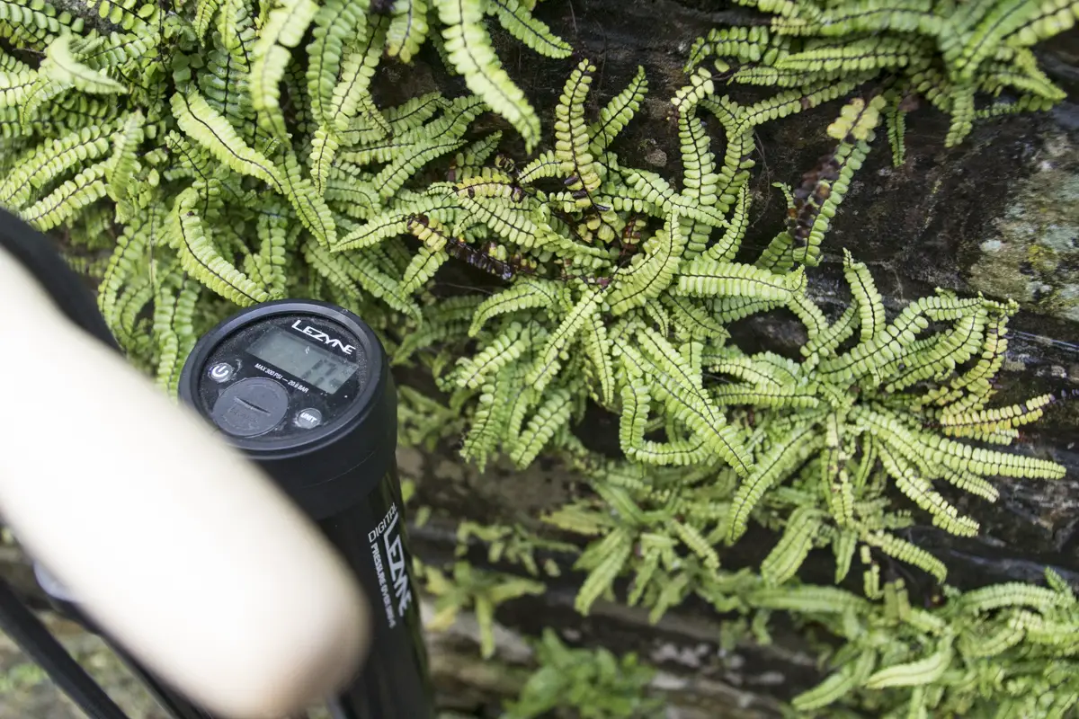 lezyne digital pressure gauge pump tubeless