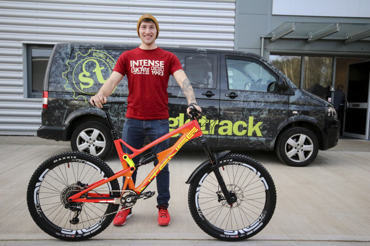 intense cycles saddleback uk team launch tracer m16 downhill enduro