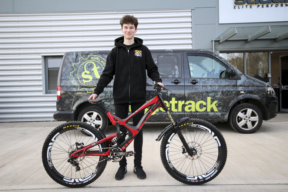 intense cycles saddleback uk team launch tracer m16 downhill enduro