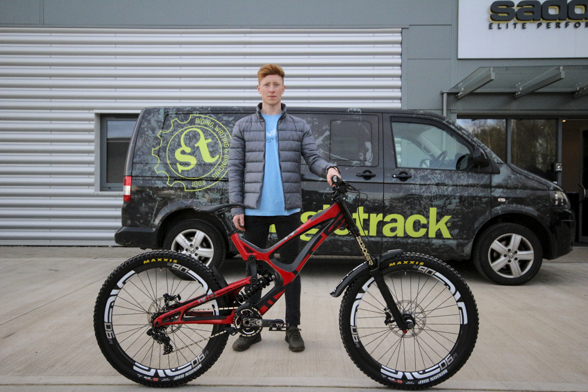 intense cycles saddleback uk team launch tracer m16 downhill enduro
