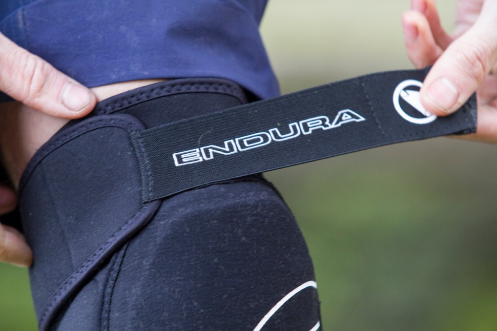 endura singletrack knee pads