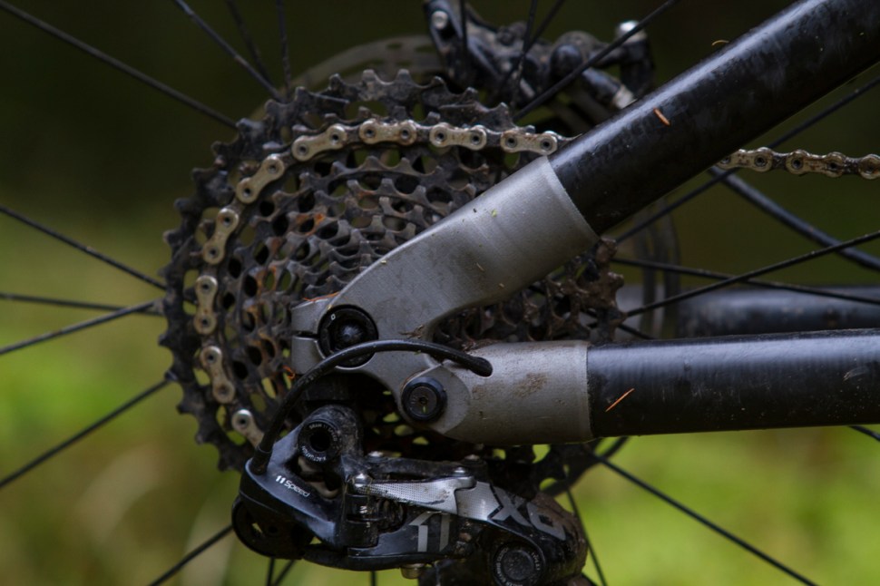 robot r160 titanium carbon fibre 3d printed gisburn wil alpinestars tld