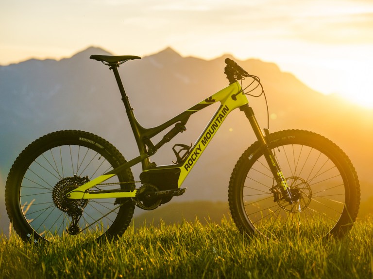 First Ride Review: Rocky Mountain Altitude Powerplay 70
