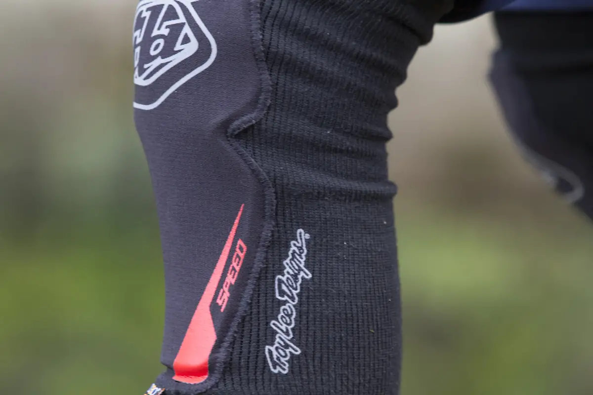 troy lee designs knee pads issue 112