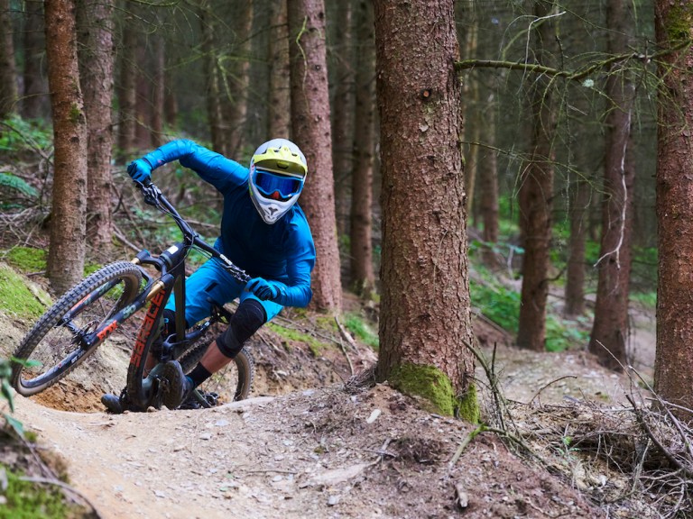 Video: Get Up Close With The 2018 Saracen Ariel LT