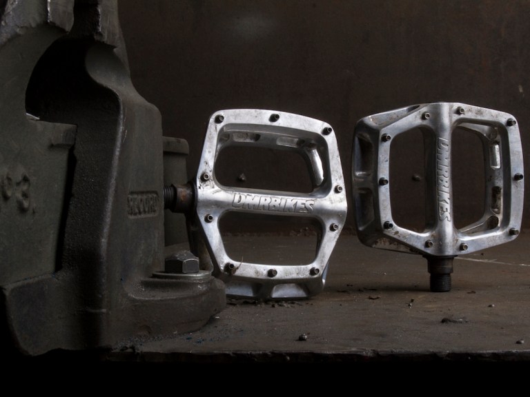 Best Budget Winner: DMR V8 Flat Pedal Review