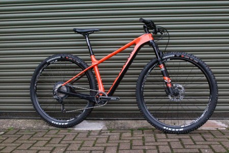 genesis mantle carbon hardtail