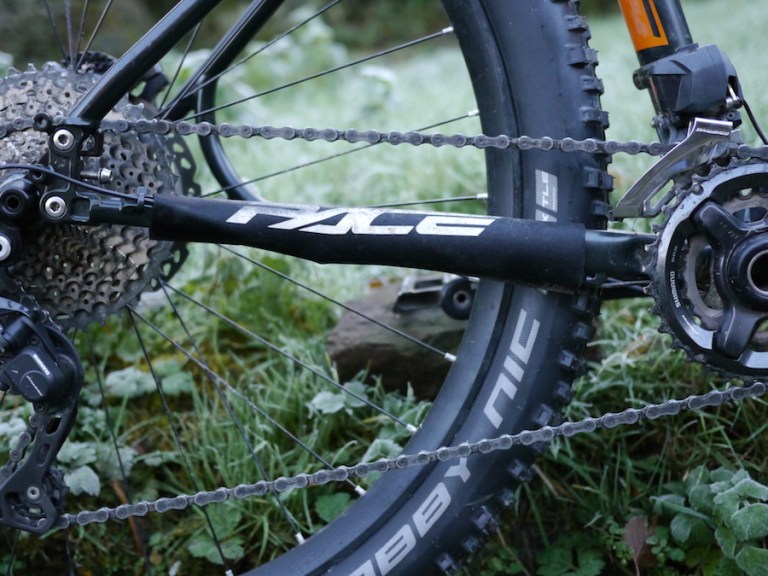 Shimano’s Deore XT Di2 2×11 Electronic Drivetrain Is From A Sci-Fi Movie