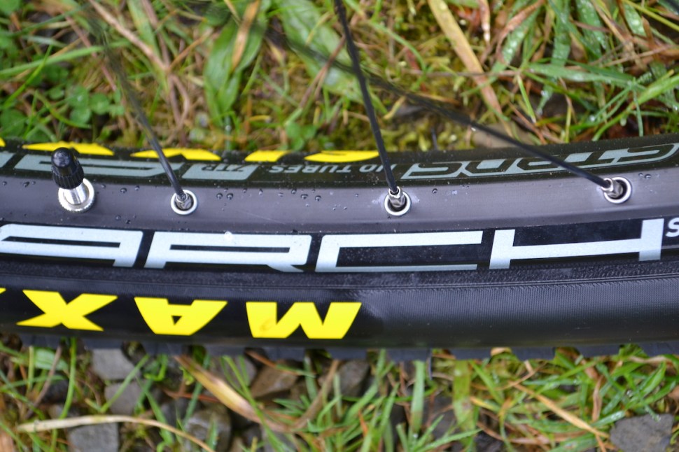 stans notubes arch s1 wheels tweed valley tom nash santa cruz hightower