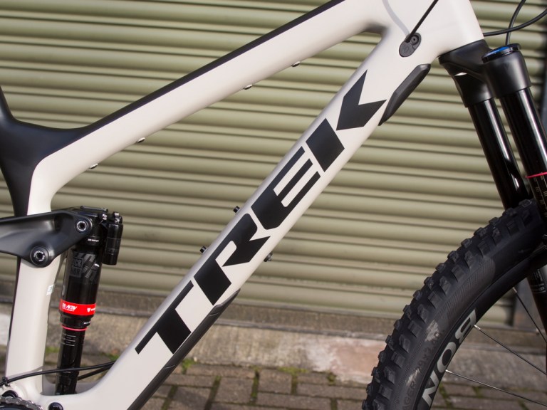 First Look: 2018 Trek Slash 9.7