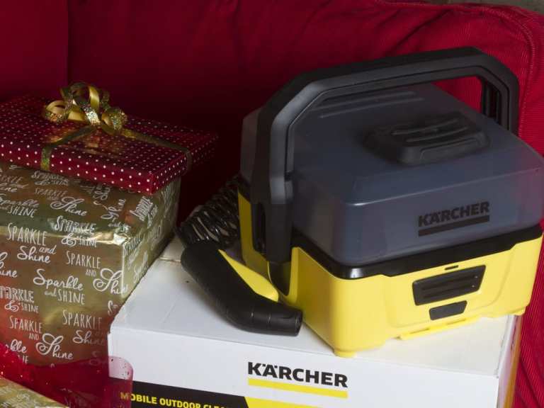 Gift Giveaway: Christmas Countdown Day 8