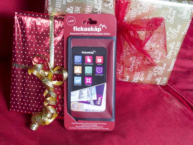 Gift Giveaway: Christmas Countdown Day 6