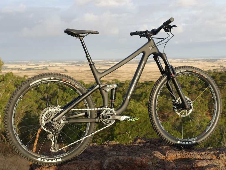 Got Any Blacker? The 2018 Norco Sight C2 Is A Carbon Fibre Stealth Bomber