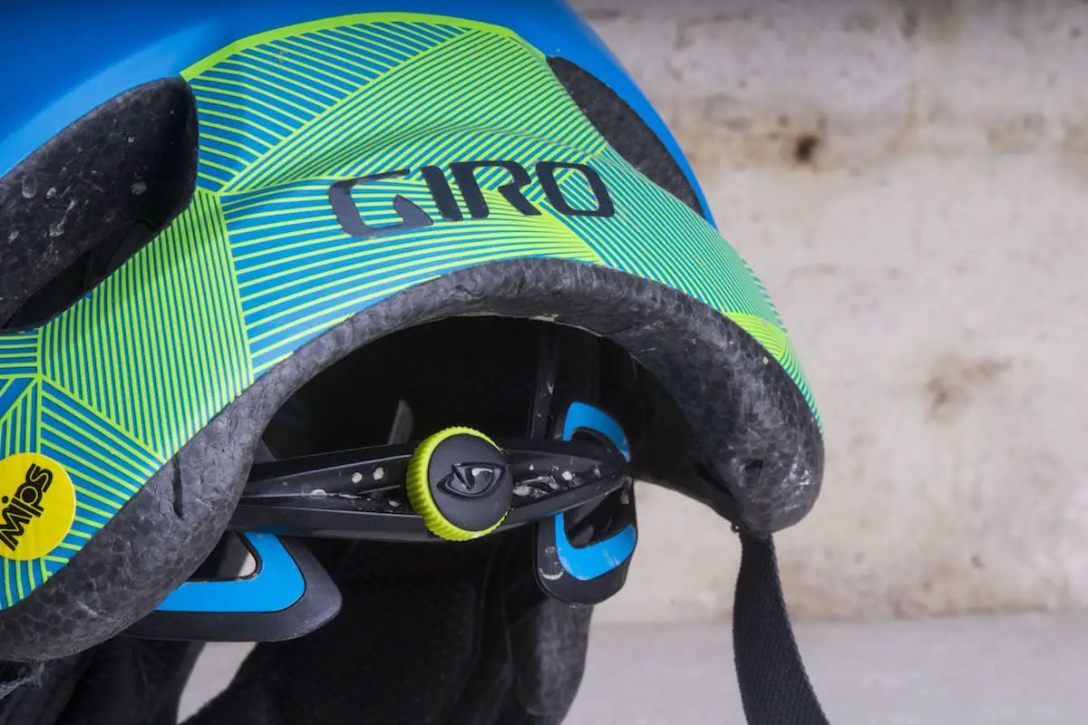 giro chronicle helmet mips