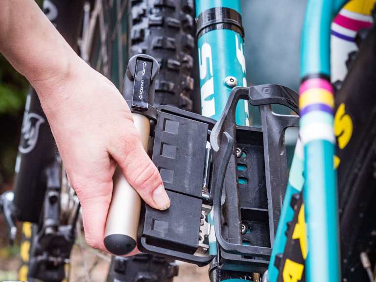 Review: Syncros integrates a pump, multi-tool and bottle cage into the Matchbox Tailor HV+