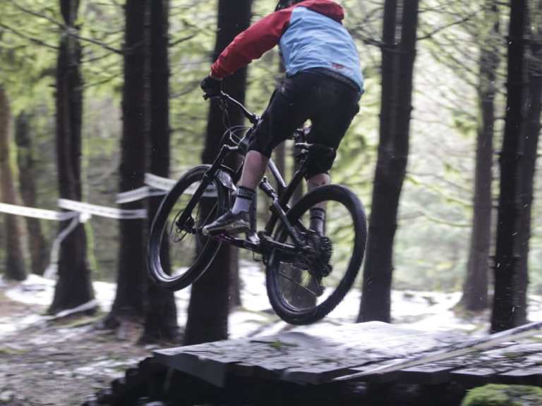 Canyon Spectral CF 8.0 Review | Black Beauty Hits Warp 8!