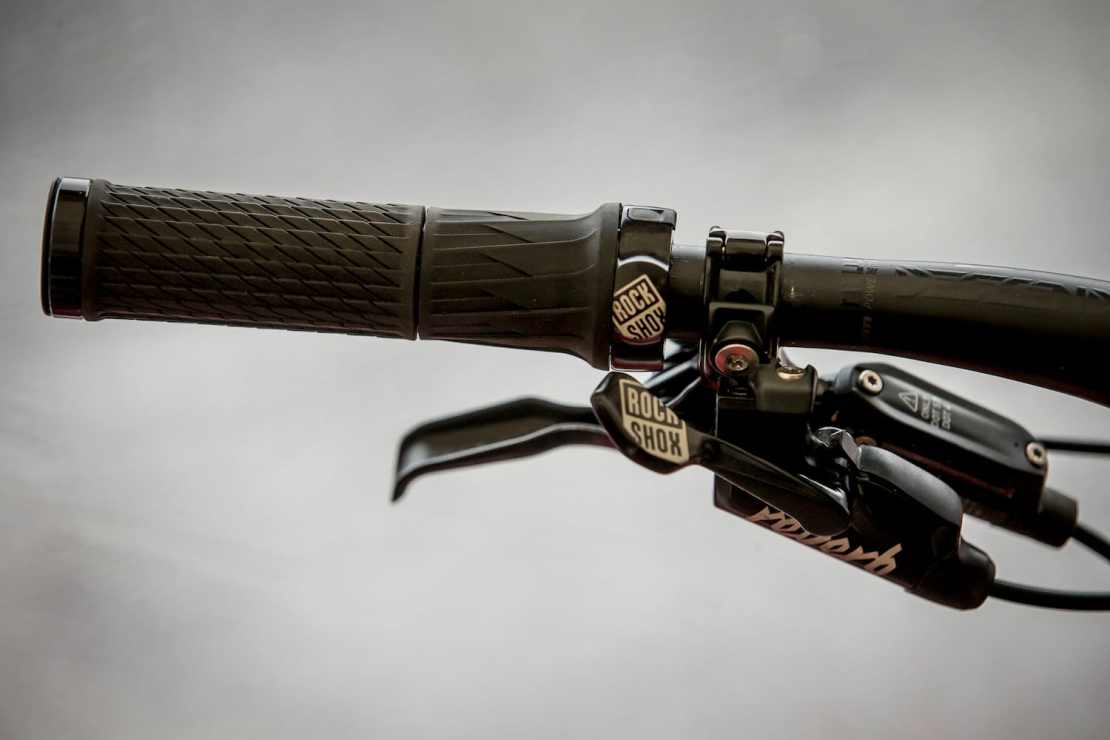 A throttle for your mountain bike? Not quite – it’s the new RockShox TwistLoc. Plus, new 2019 SID forks!