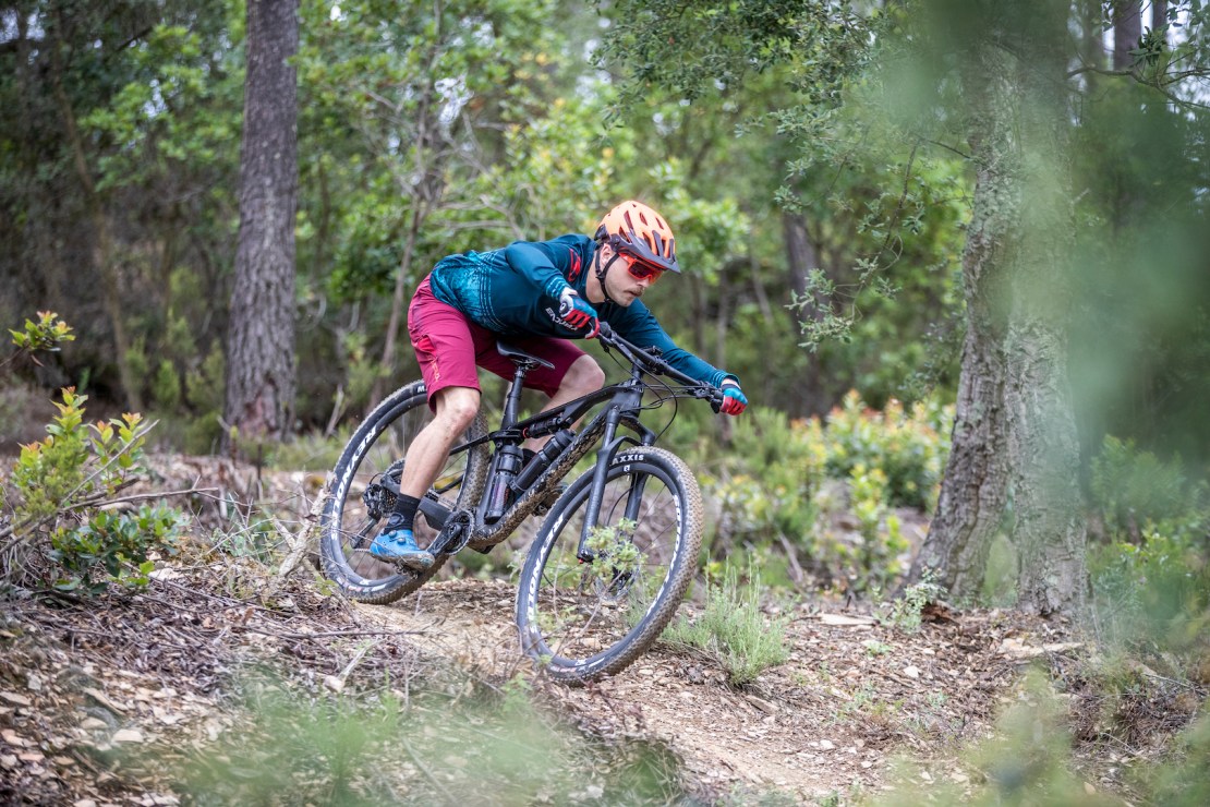 First Ride Review: 2019 Canyon Lux CF SLX 9.0 Pro Race