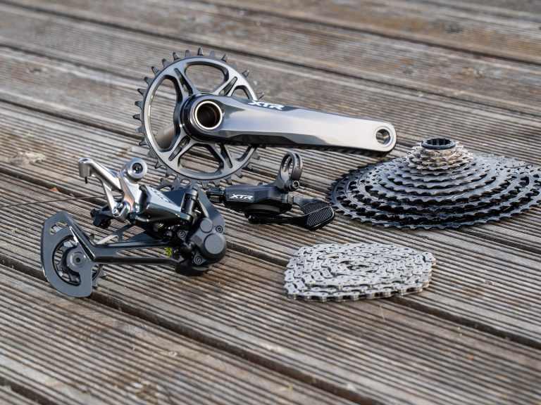 First Ride Review: Quiet hubs and smooth shifting – Shimano is BACK with new XTR!