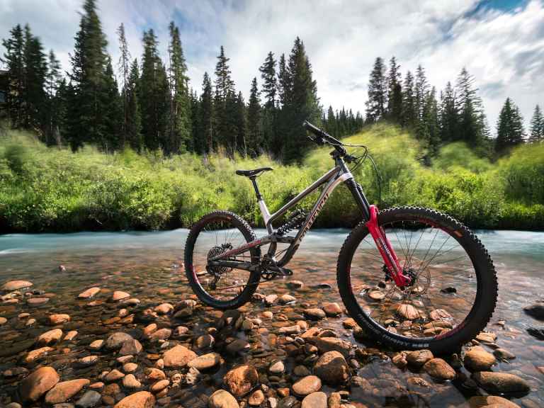 Commencal Announces The “Arrogant, Impulsive, Manipulative” Clash