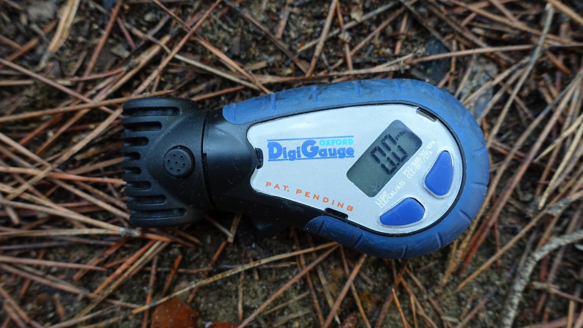 Review: Oxford Products makes a killer digital tyre pressure gauge for under £30