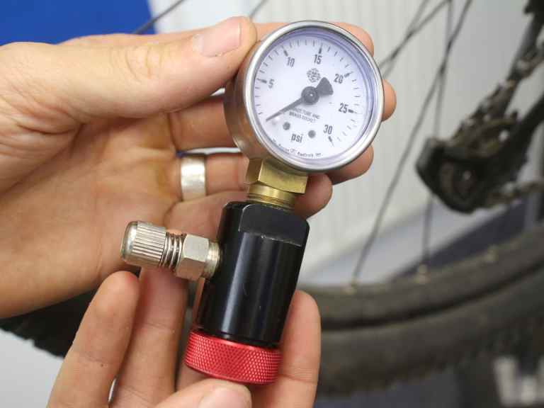 Review: The EVT Bleedin’ Gauge is the most expensive tyre pressure gauge we’ve ever tested