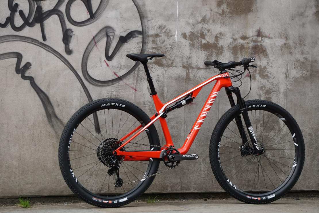 First Look: Canyon Lux CF SL 8.0 Pro Race. The Bike Starsky And Hutch Would Ride