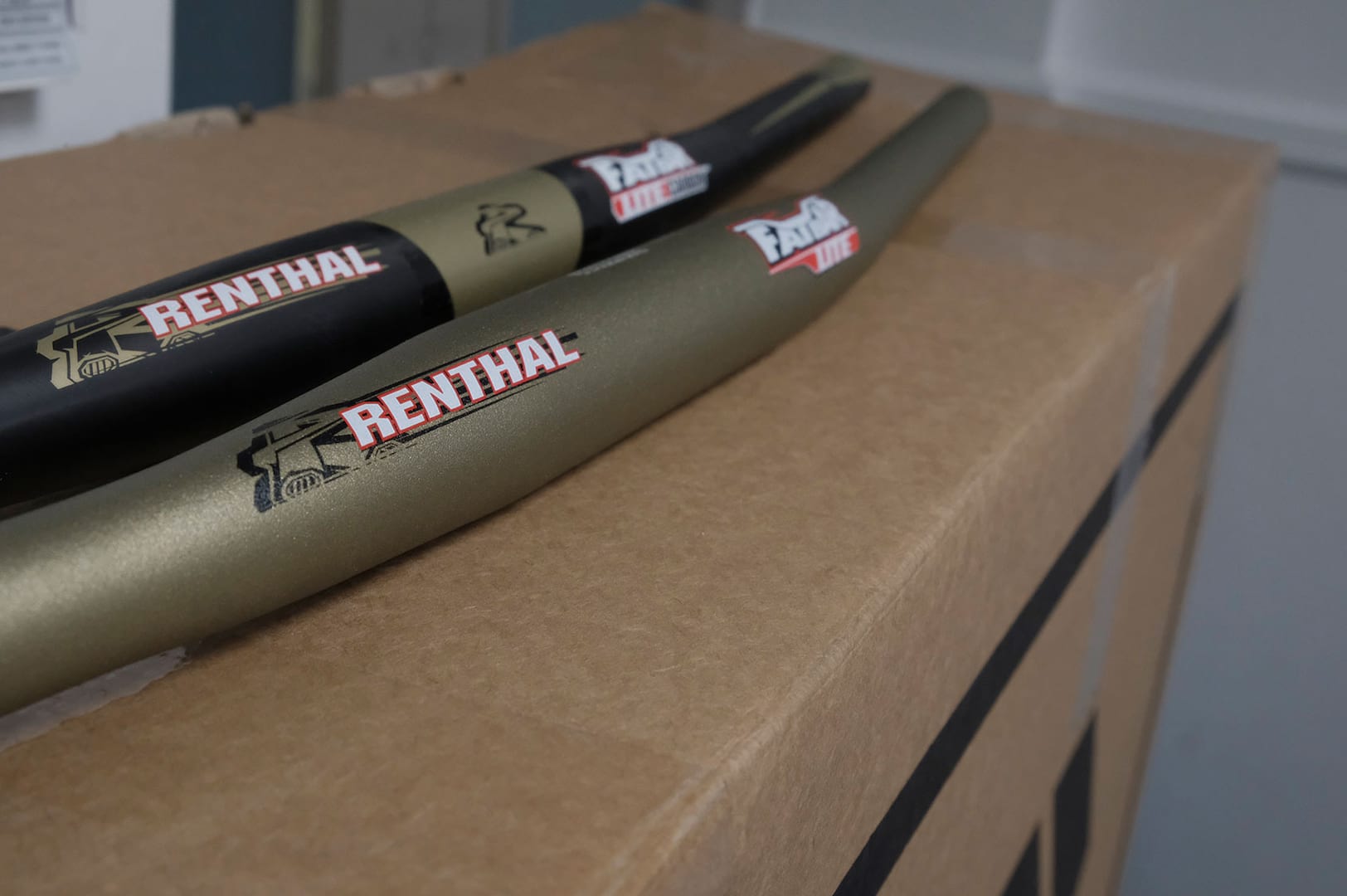 Renthal Offers You Zero. Zero Rise Fat Bar Lite and Fat Bar Lite Carbon Now In Flats!